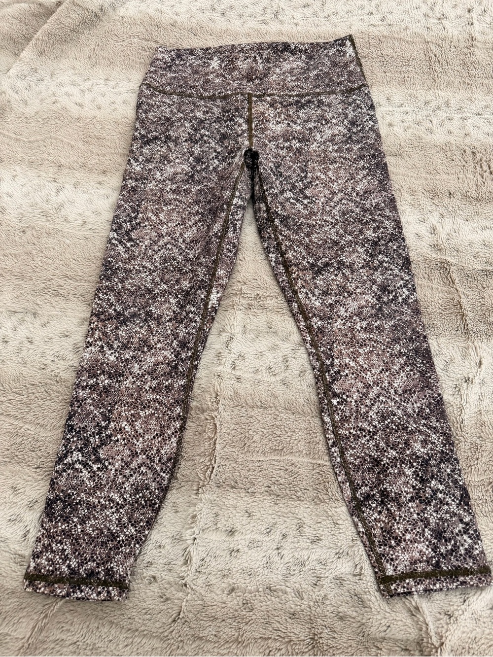 Define PowerHold® High-Waisted 7/8 Legging - Large